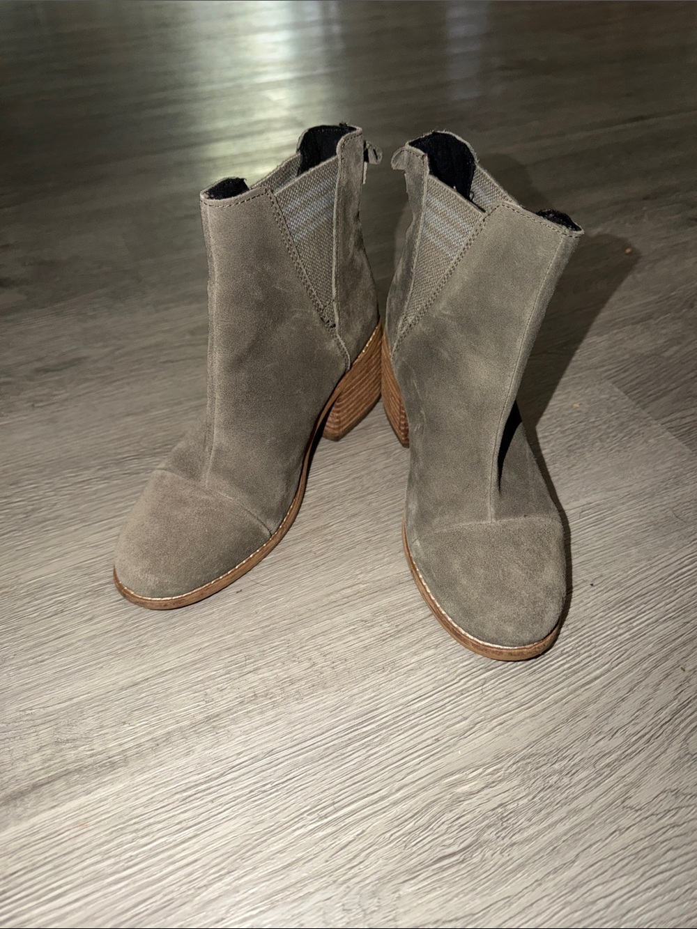 Toms Brown Suede Ankle Booties with Stacked Heel Sz 5 EUC